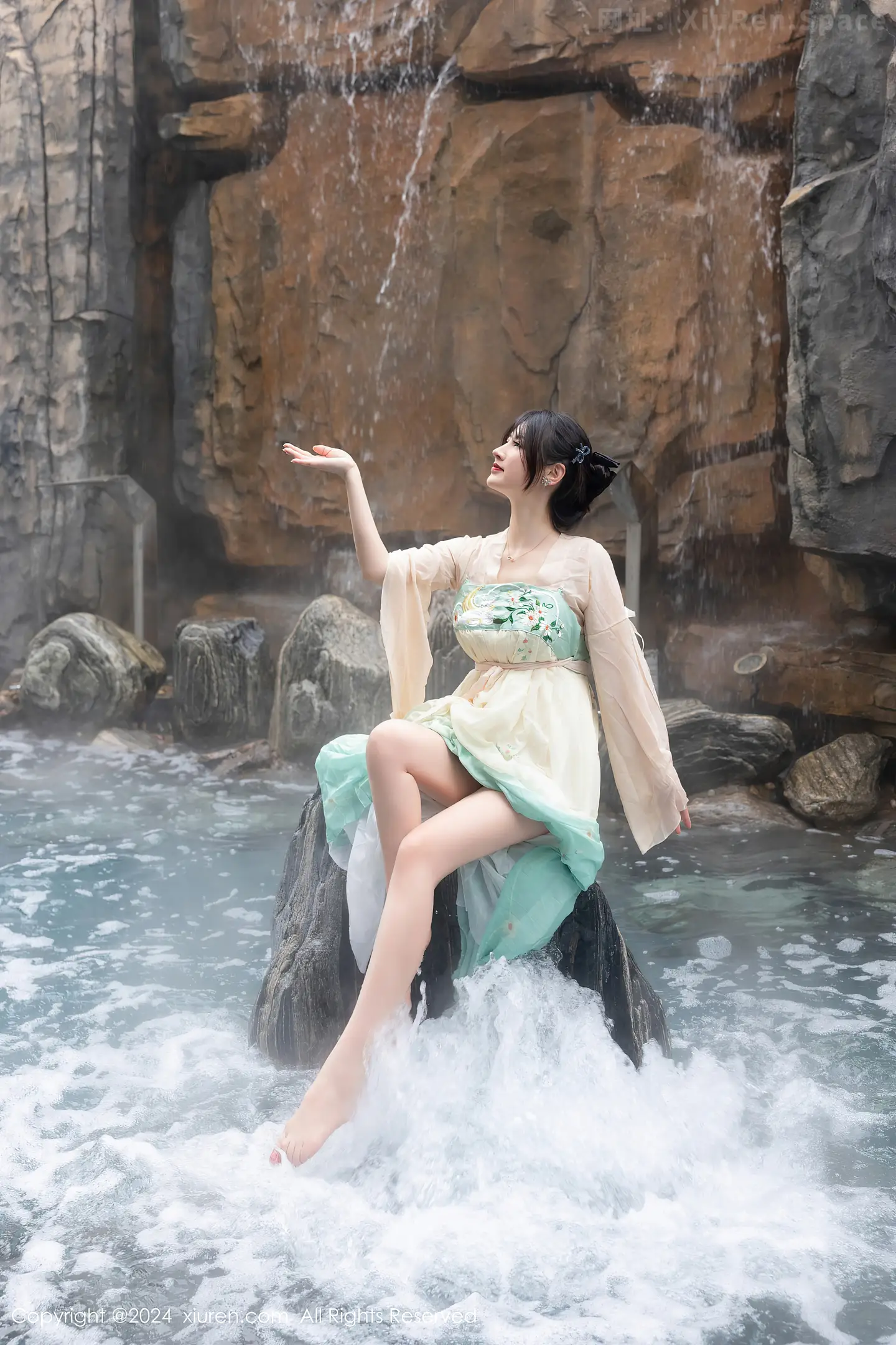 图片[6]-[XiuRen秀人网]VOL.8128 模特诗诗kiki浴室场景性感古装情趣服饰秀丰腴有致身材诱惑写真82P-秀人网官方网站